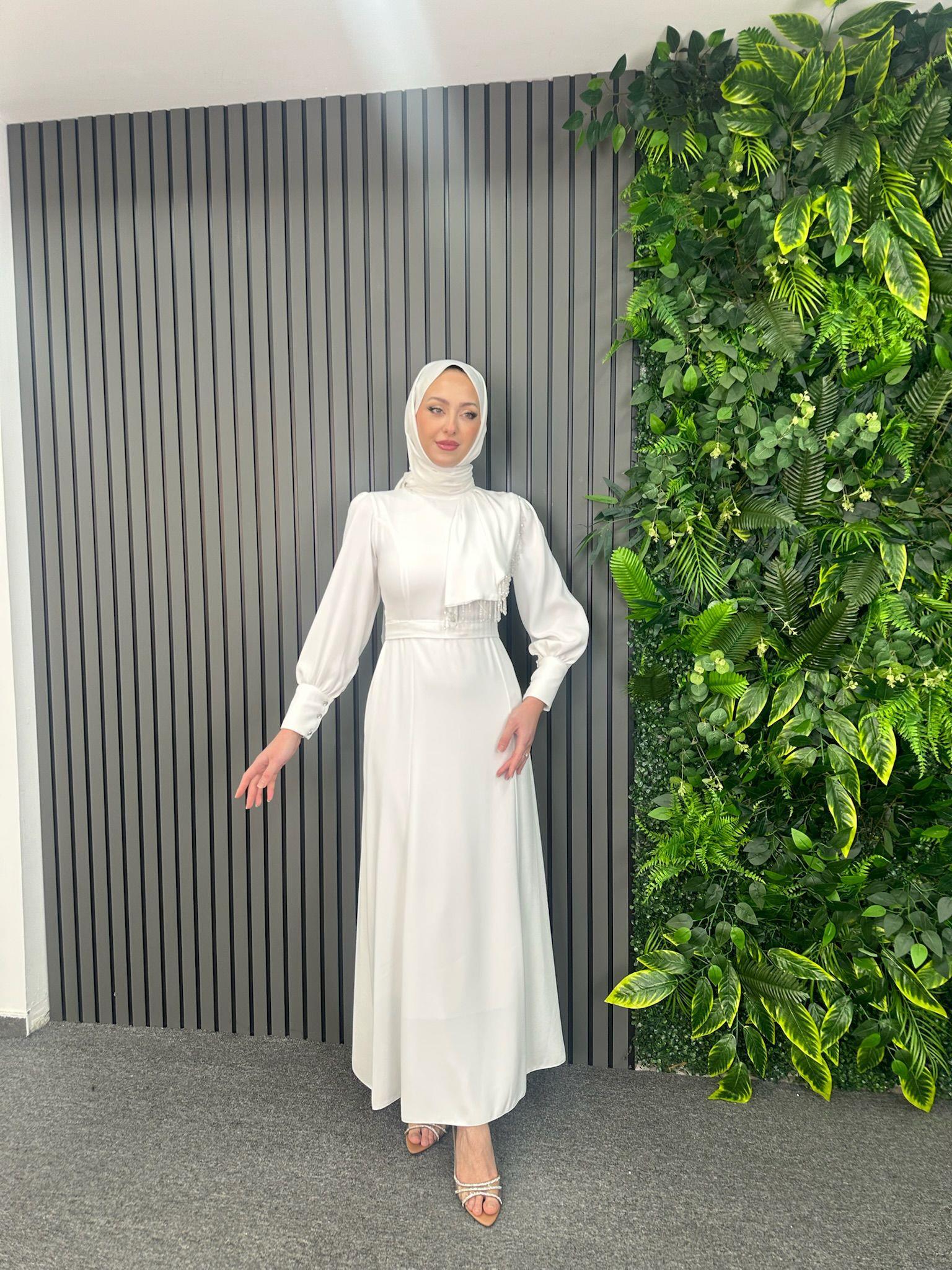 Elbise
Beste Abiye Beyaz