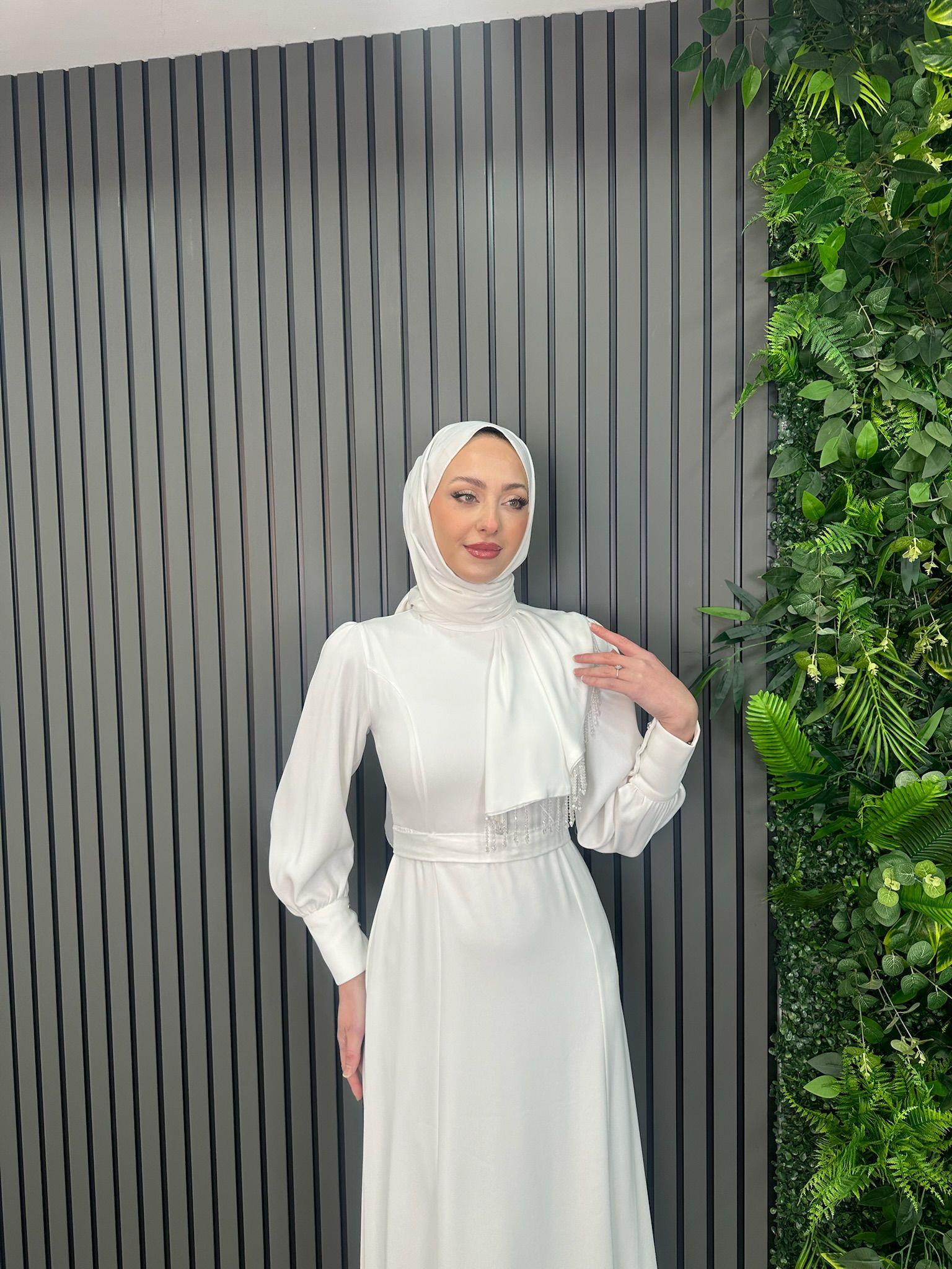 Elbise
Beste Abiye Beyaz