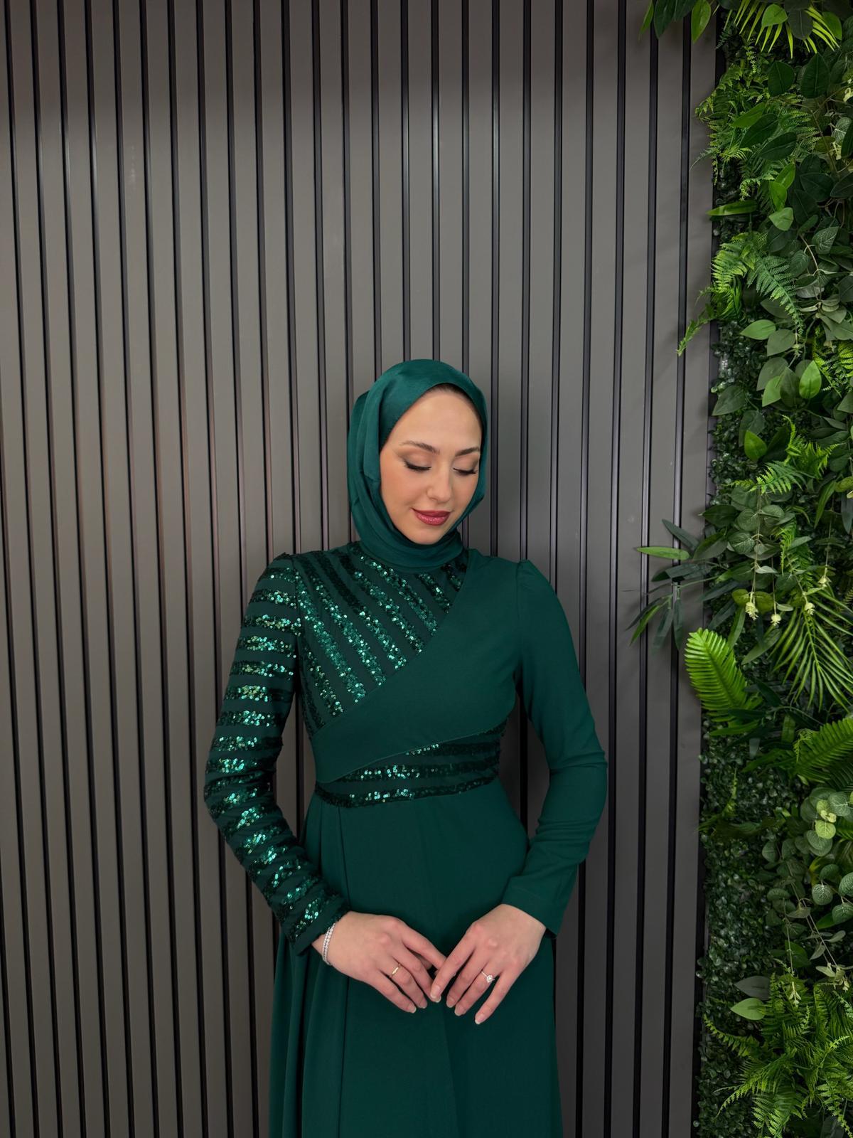 En Yeniler
Berna Abiye Zümrüt Yeşil