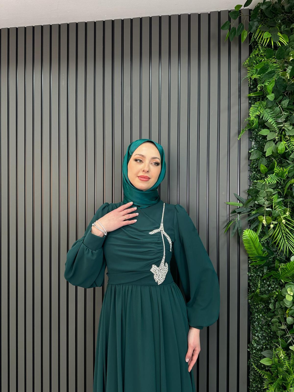 En Yeniler
Ender Abiye Zümrüt Yeşil