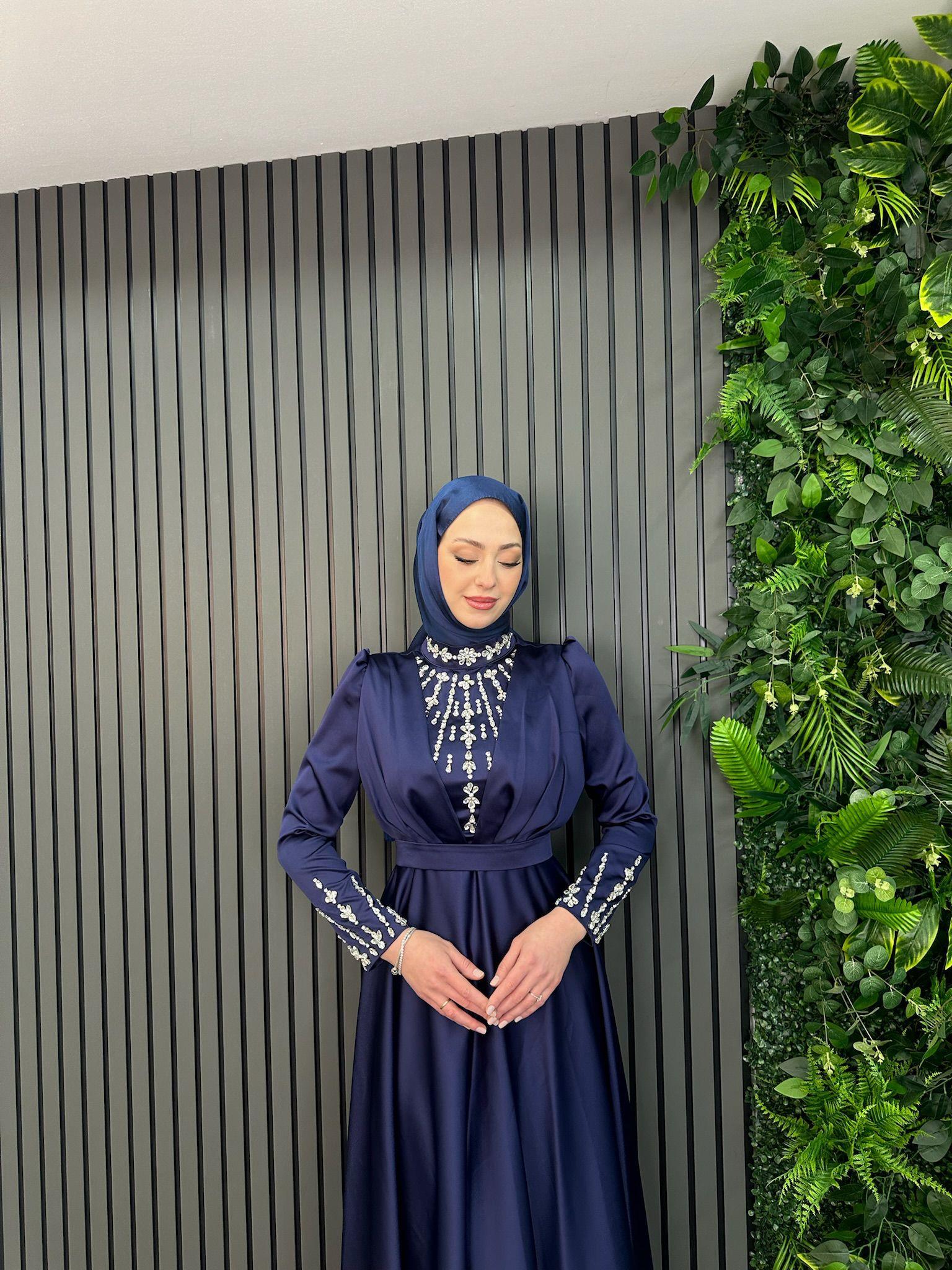 En Yeniler
Lucia Abiye Lacivert