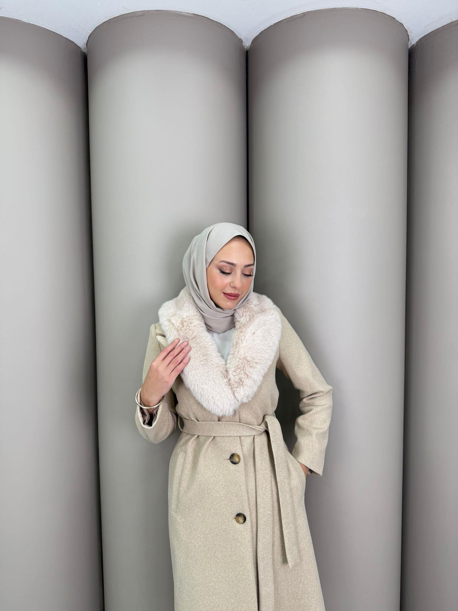 En Yeniler
Yakası Kürklü Kaban Bej