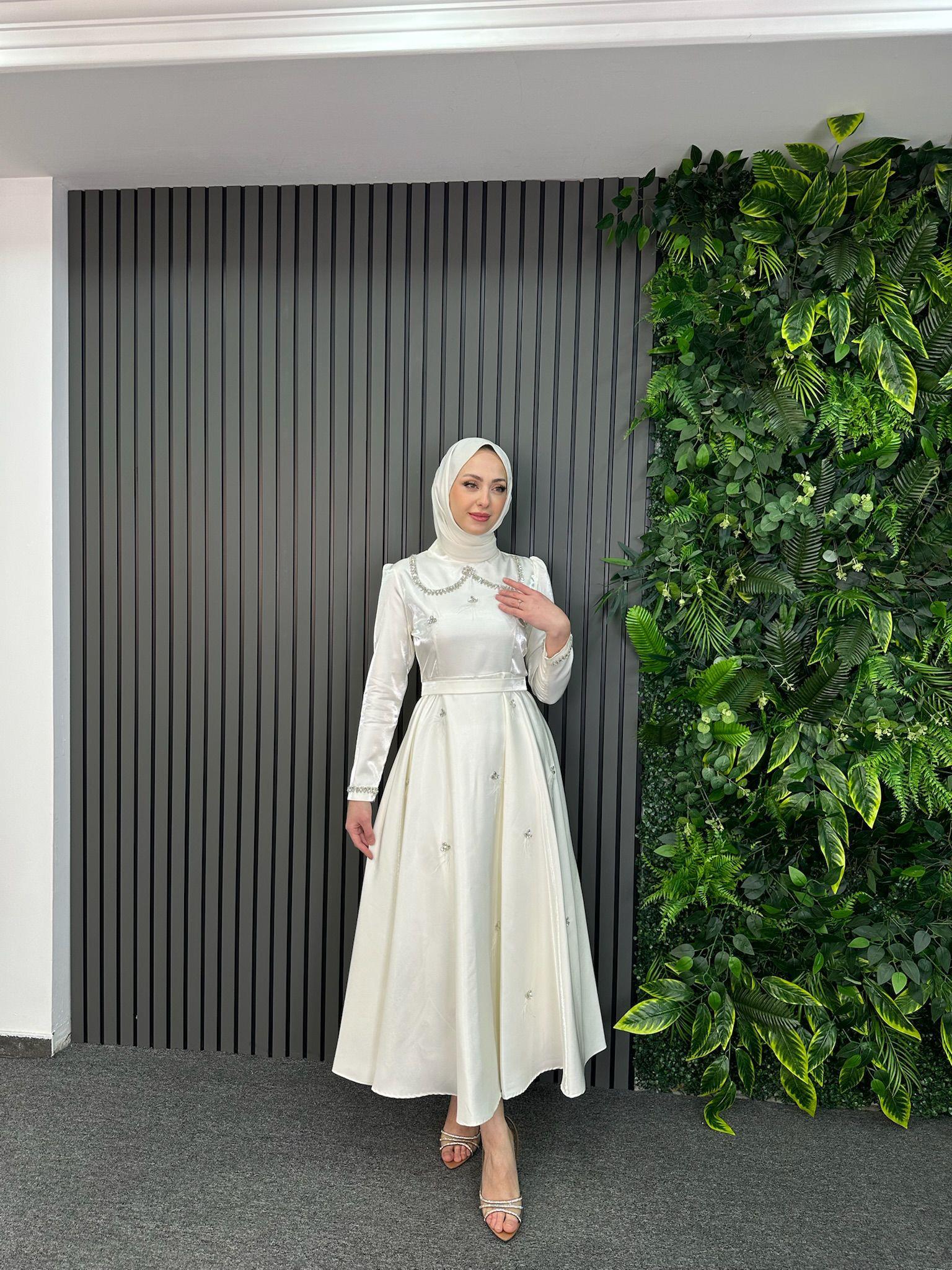 Giyim
Azra Abiye Ekru