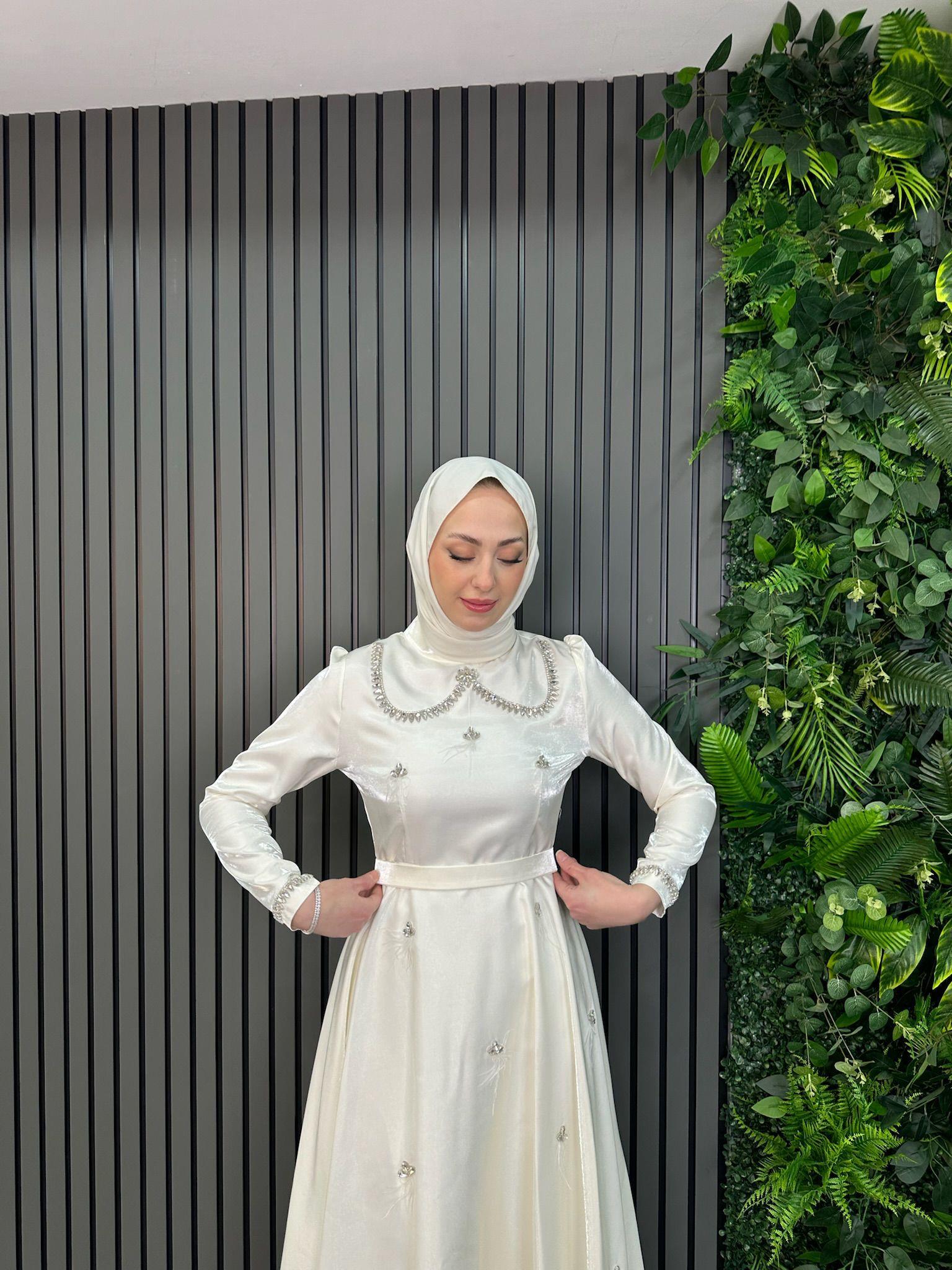 Giyim
Azra Abiye Ekru