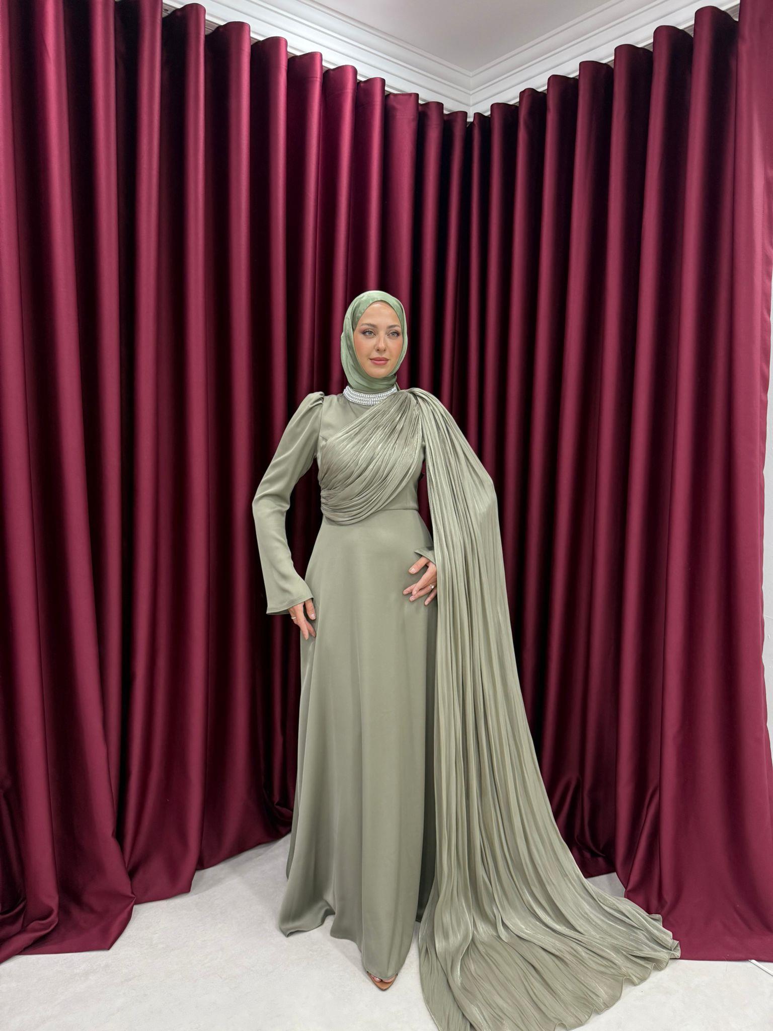 Giyim
Sofia Abiye Haki