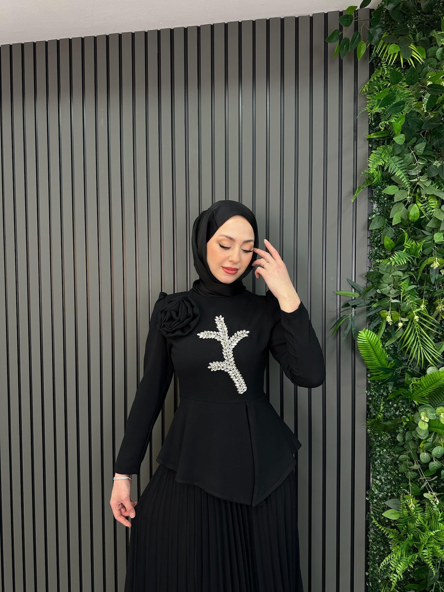 Takım
Medine Takım Siyah