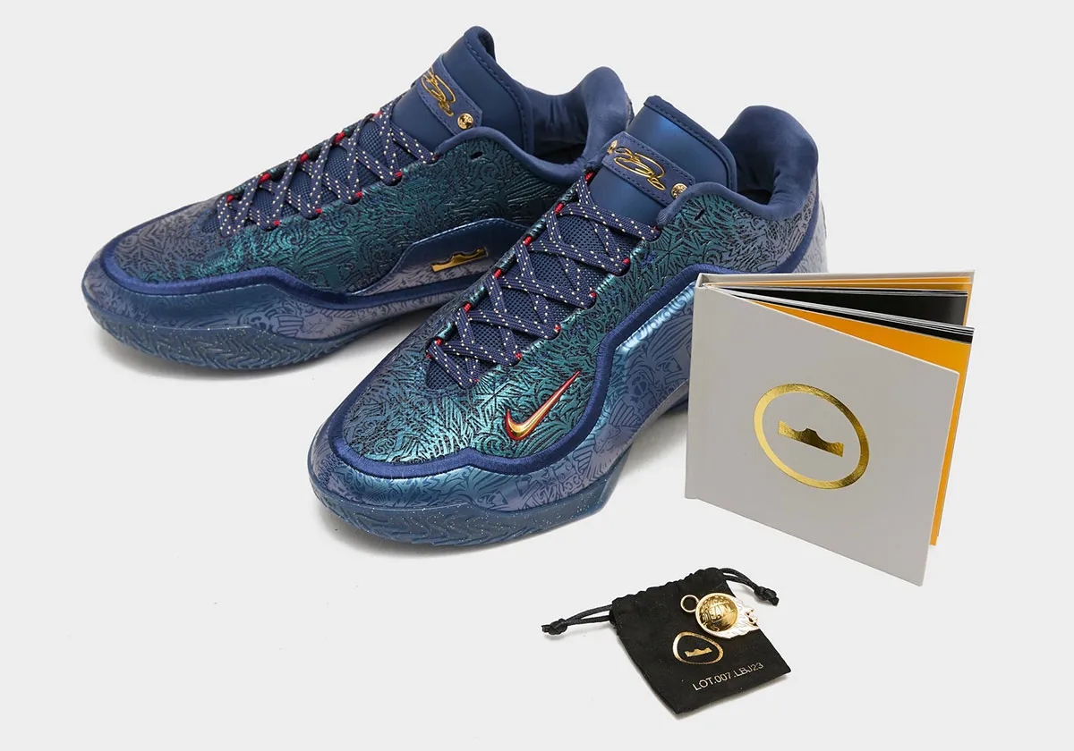 IH1513-400Nike LeBron XXIII 