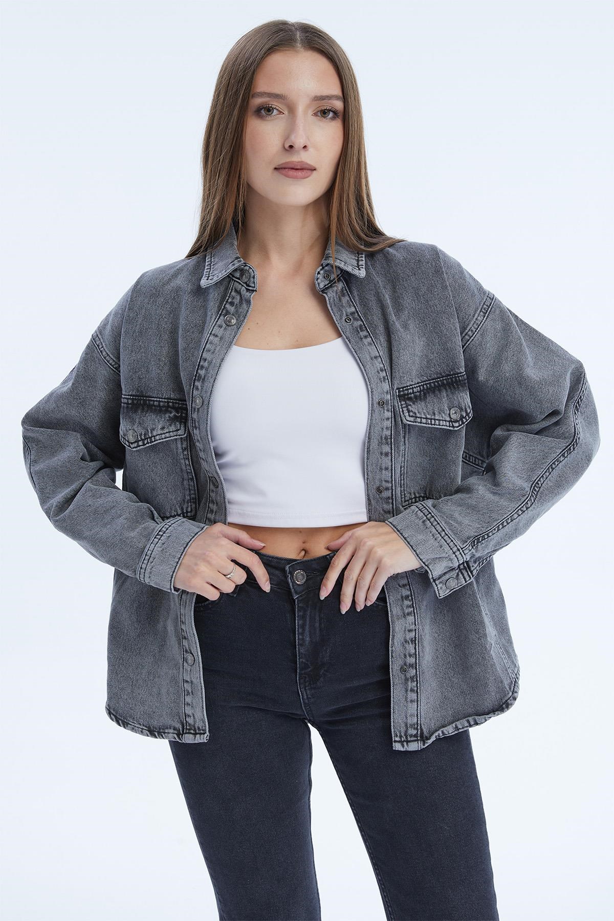 Kadın Çift Cepli Çıtçıt Kapamalı Oversize Kot Gömlek