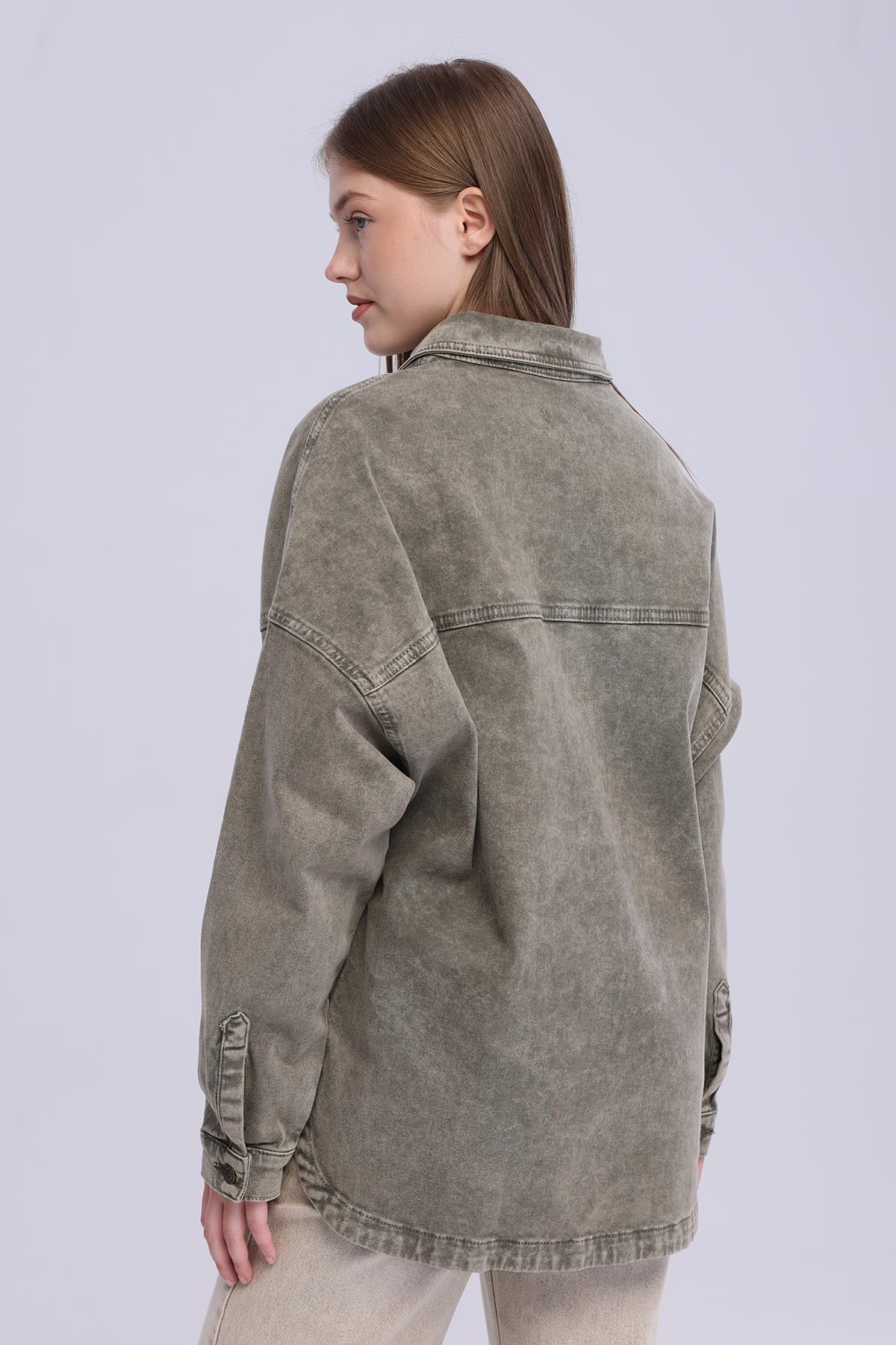 Kadın Çift Cepli Çıtçıt Kapamalı Oversize Kot Gömlek