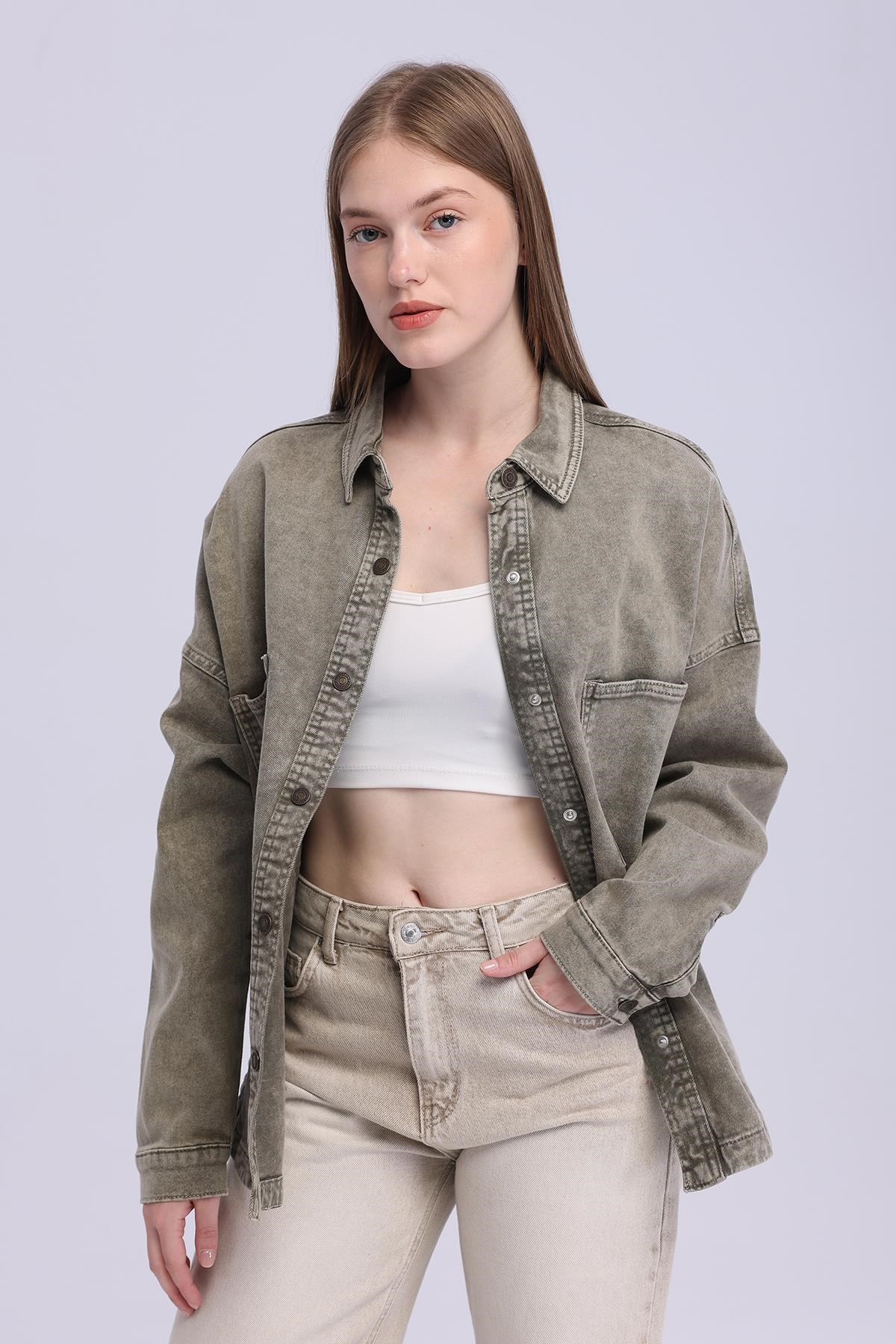 Kadın Çift Cepli Çıtçıt Kapamalı Oversize Kot Gömlek