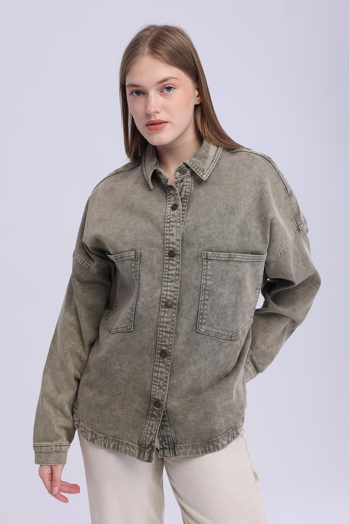 Kadın Çift Cepli Çıtçıt Kapamalı Oversize Kot Gömlek