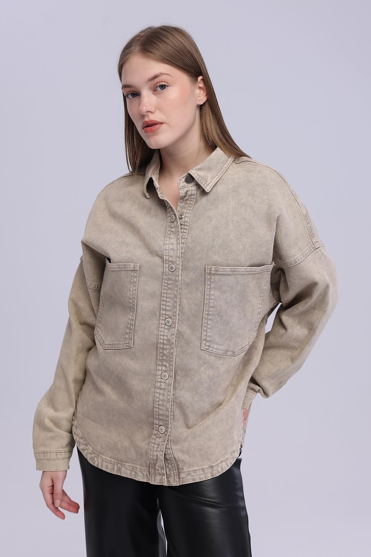 Kadın Çift Cepli Çıtçıt Kapamalı Oversize Kot Gömlek
