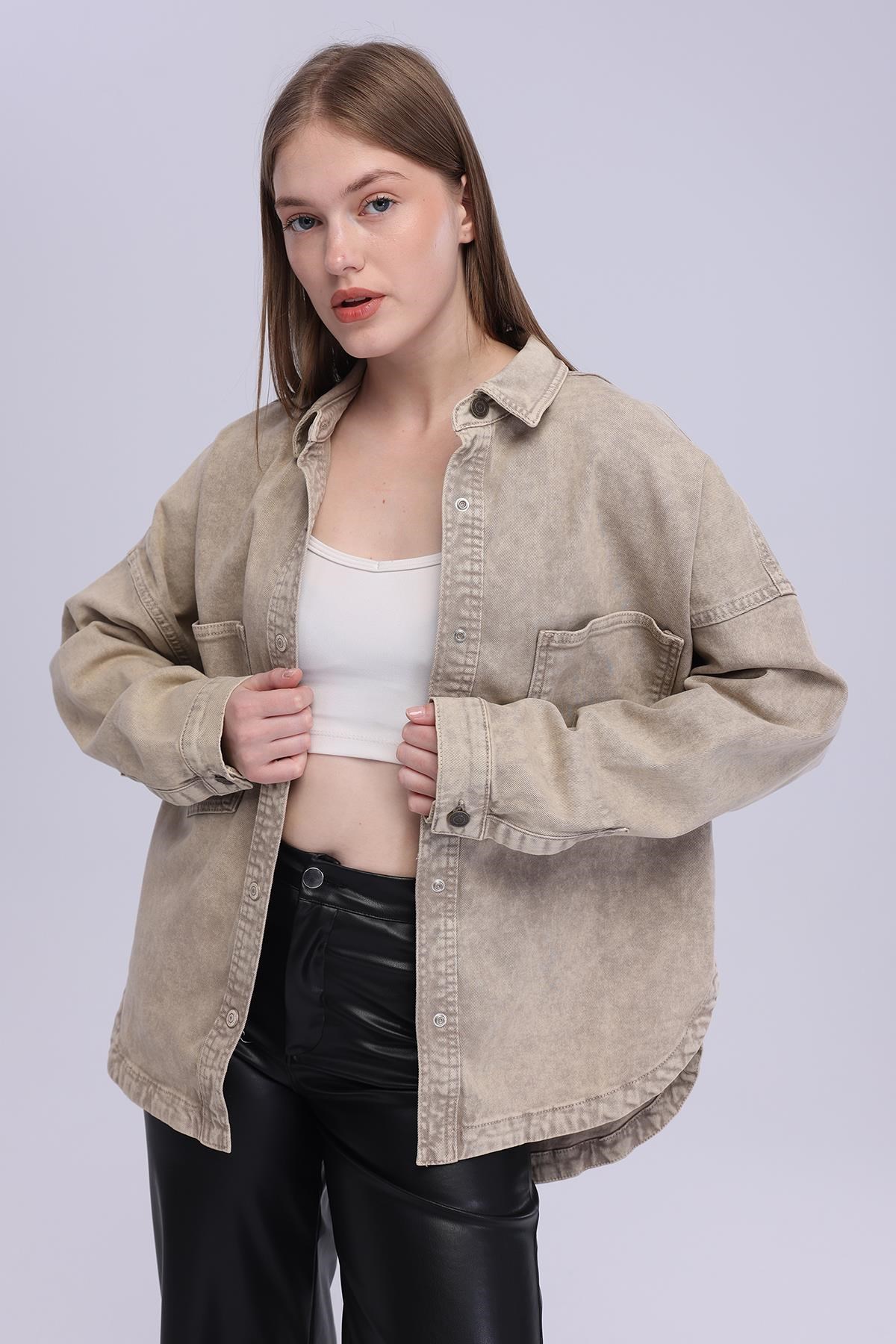 Kadın Çift Cepli Çıtçıt Kapamalı Oversize Kot Gömlek