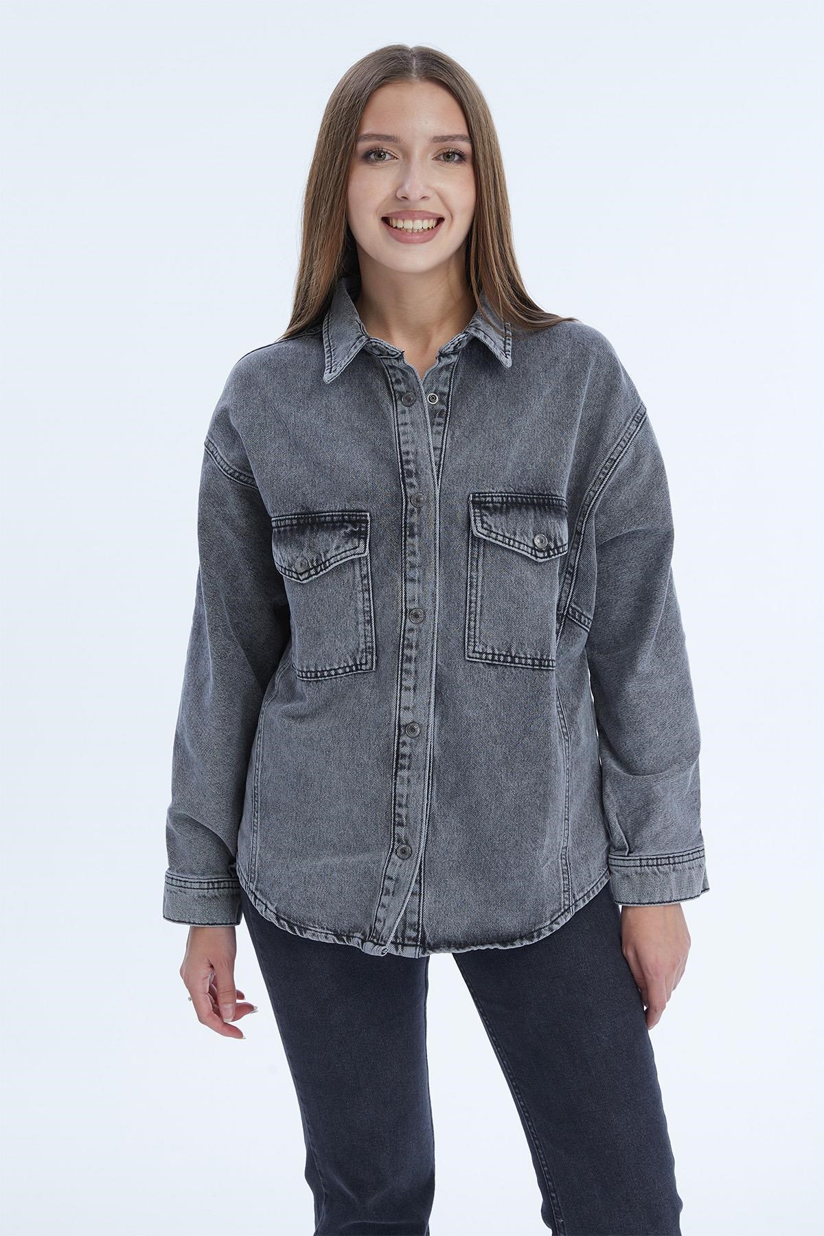 Kadın Çift Cepli Çıtçıt Kapamalı Oversize Kot Gömlek