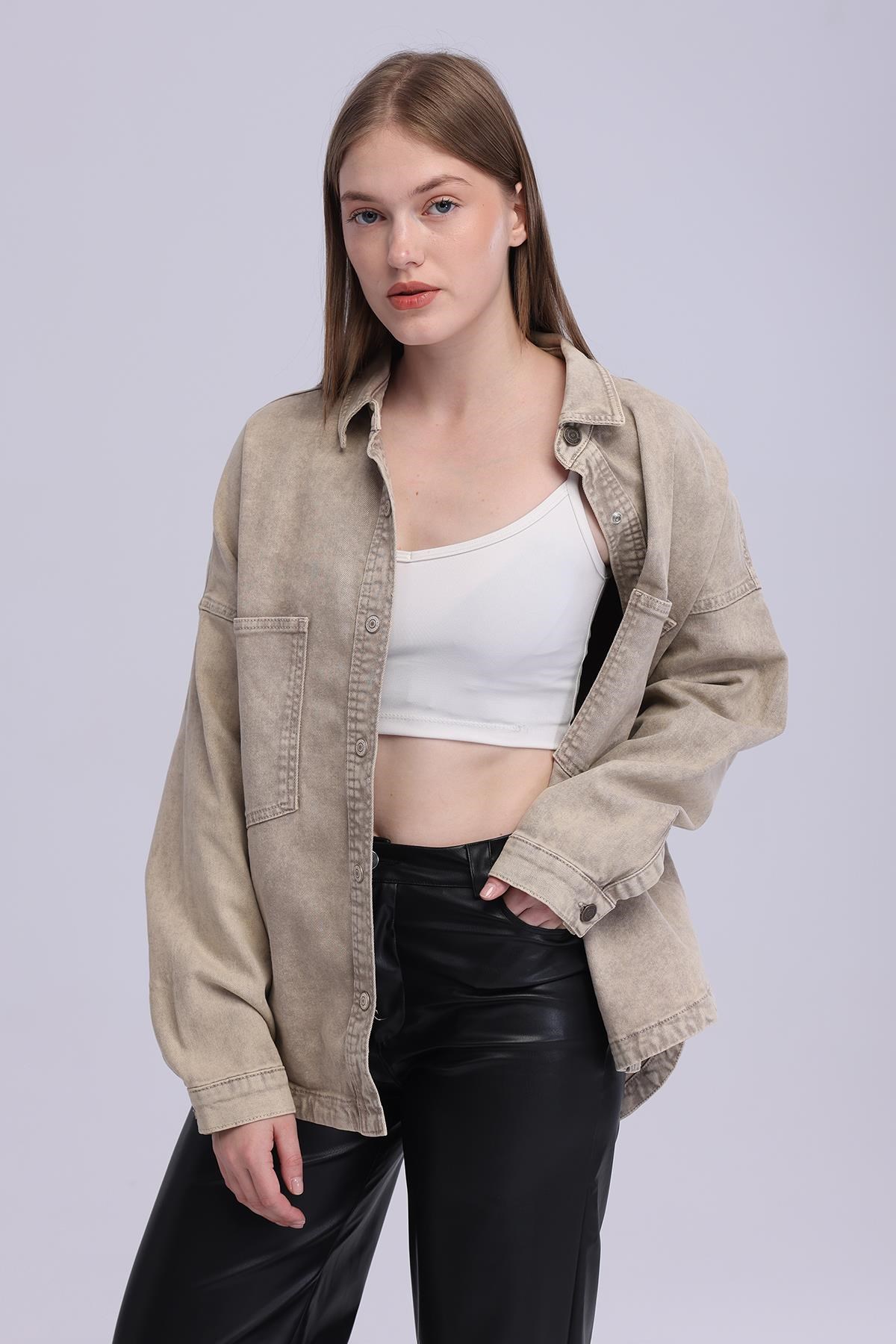 Kadın Çift Cepli Çıtçıt Kapamalı Oversize Kot Gömlek