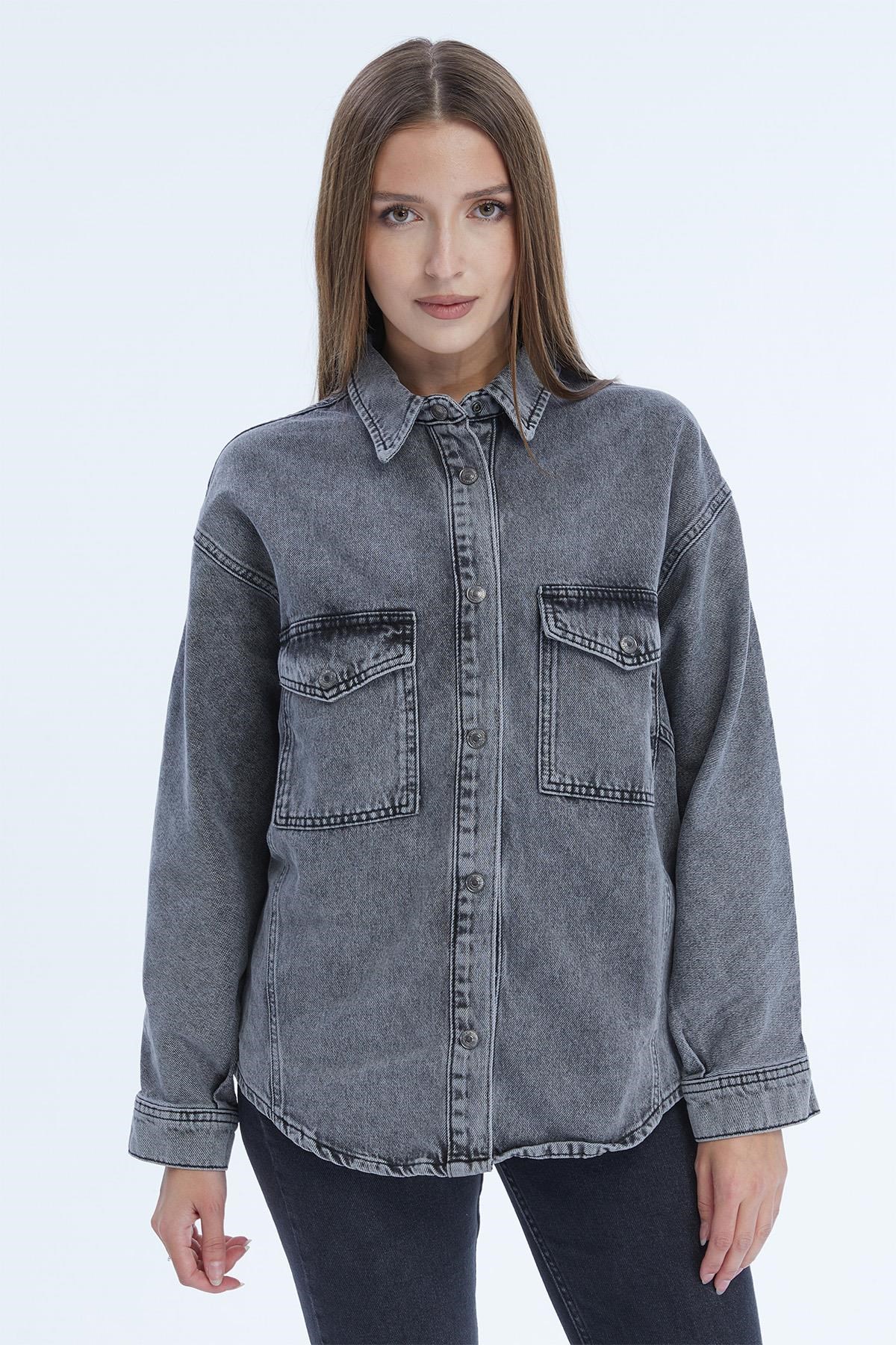 Kadın Çift Cepli Çıtçıt Kapamalı Oversize Kot Gömlek
