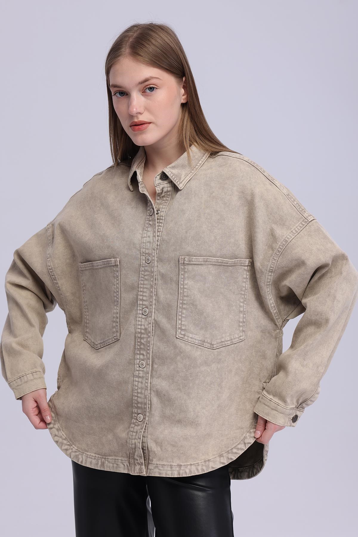 Kadın Çift Cepli Çıtçıt Kapamalı Oversize Kot Gömlek