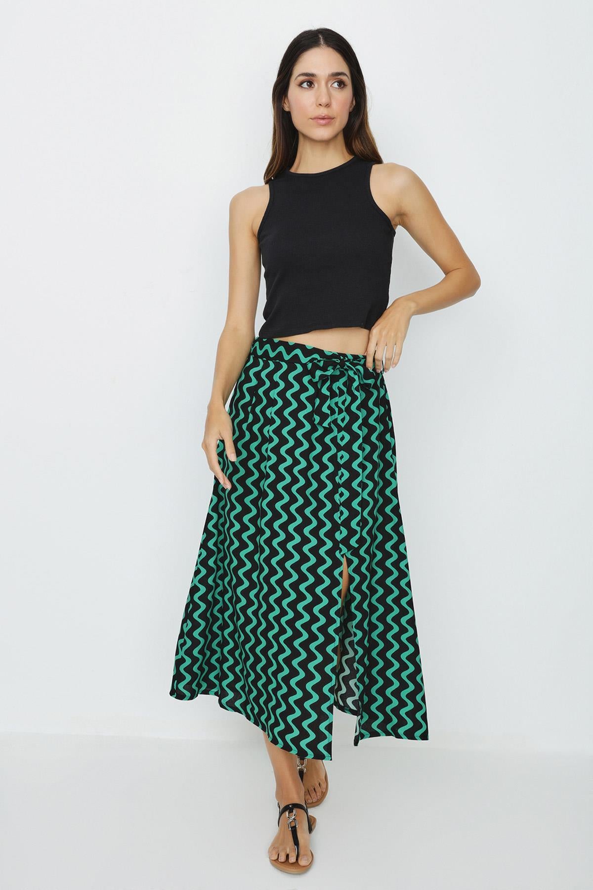 Kadın Desenli Yırtmaç Detaylı Etek