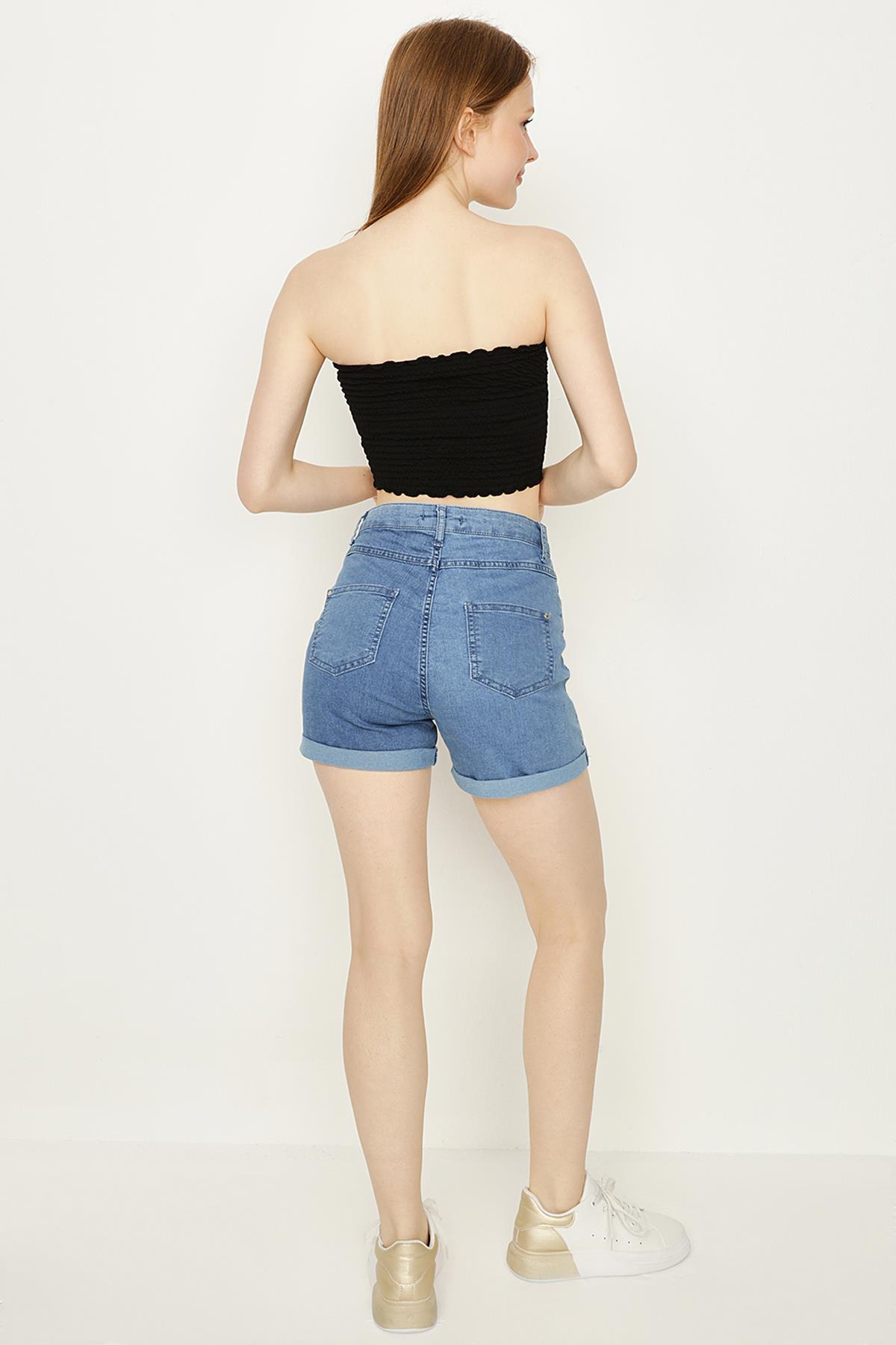 Kadın Düğmeli Mini Denim Şort