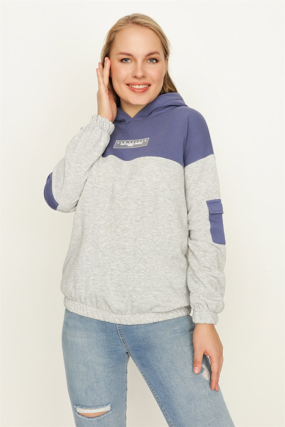 Kadın Kapüşonlu Kolları Cepli Sweatshirt