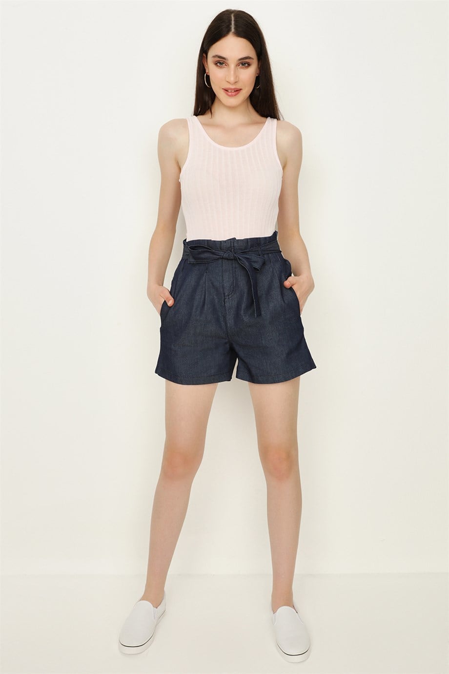 Kadın Kemerli Mini Denim Şort