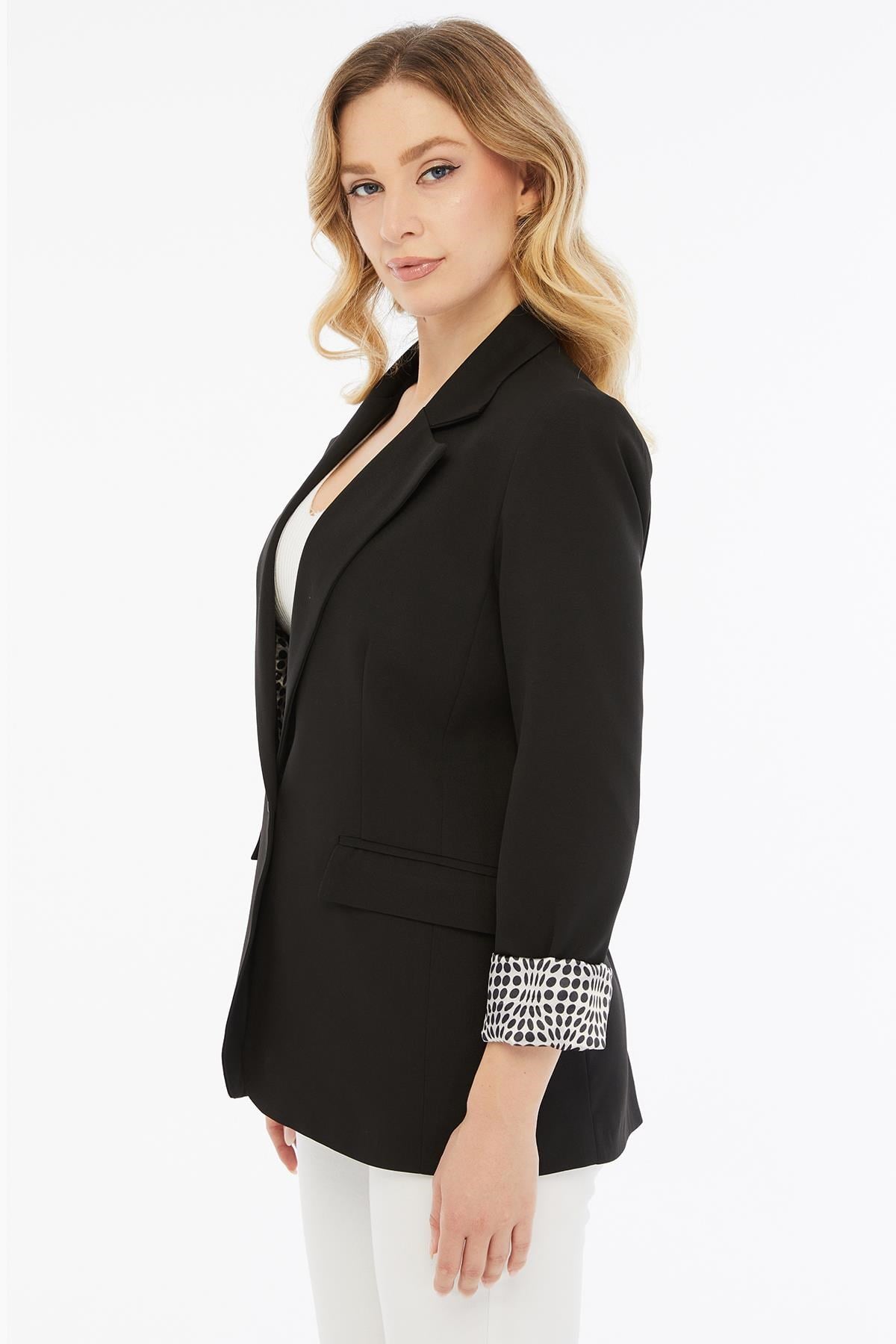 Kadın Tek Düğme Kapamalı Yırtmaç Detaylı Blazer Ceket