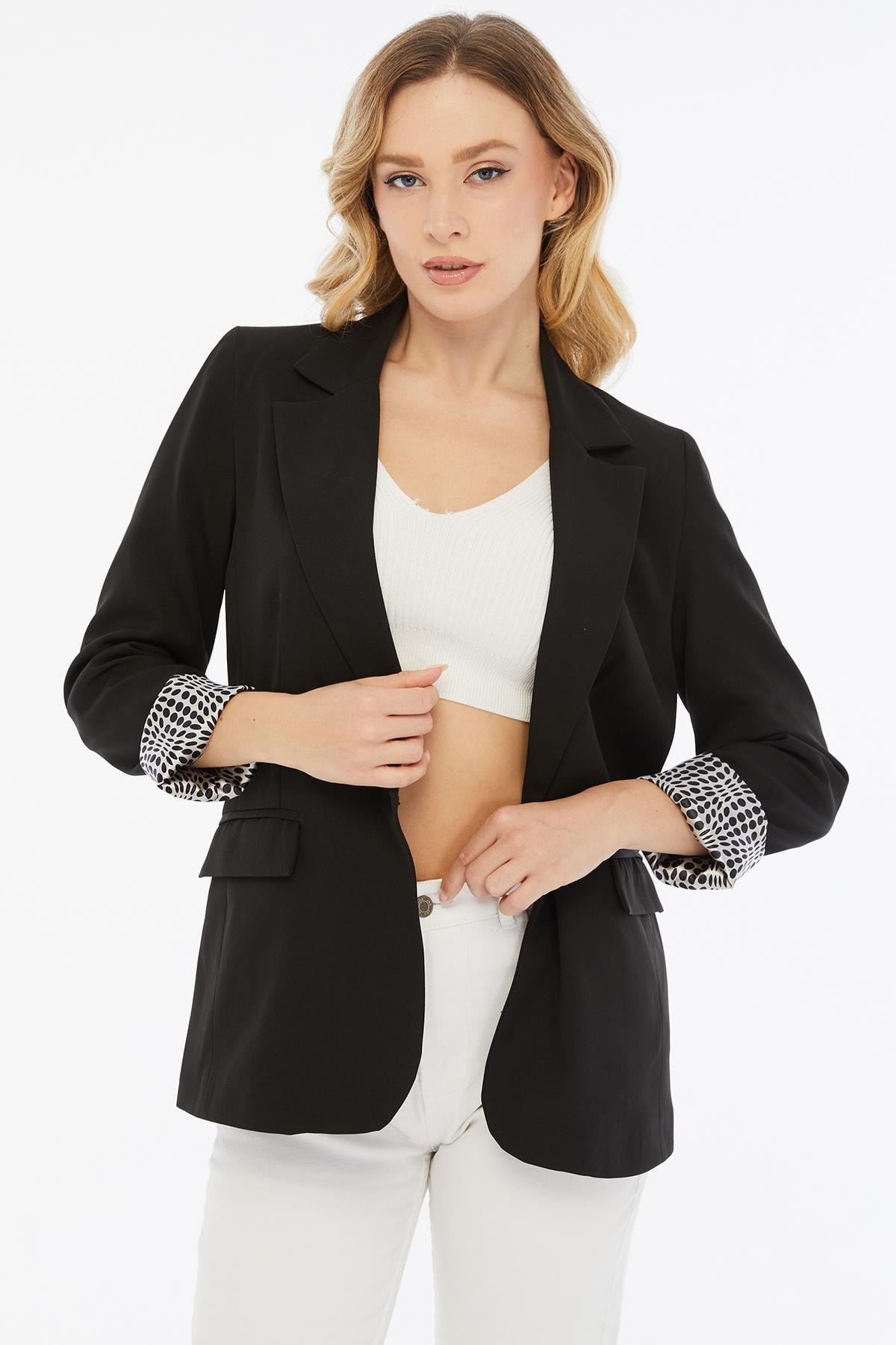 Kadın Tek Düğme Kapamalı Yırtmaç Detaylı Blazer Ceket