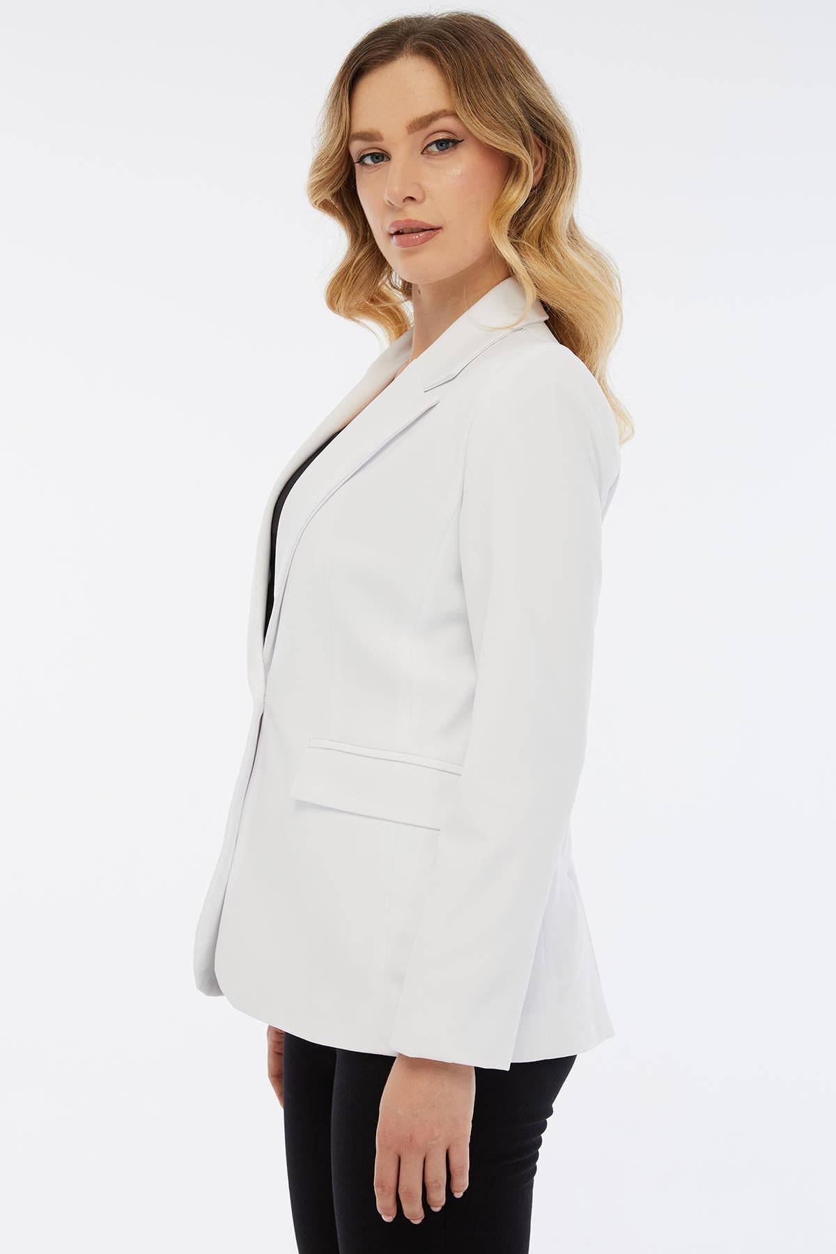 Kadın Tek Düğme Kapamalı Yırtmaç Detaylı Blazer Ceket