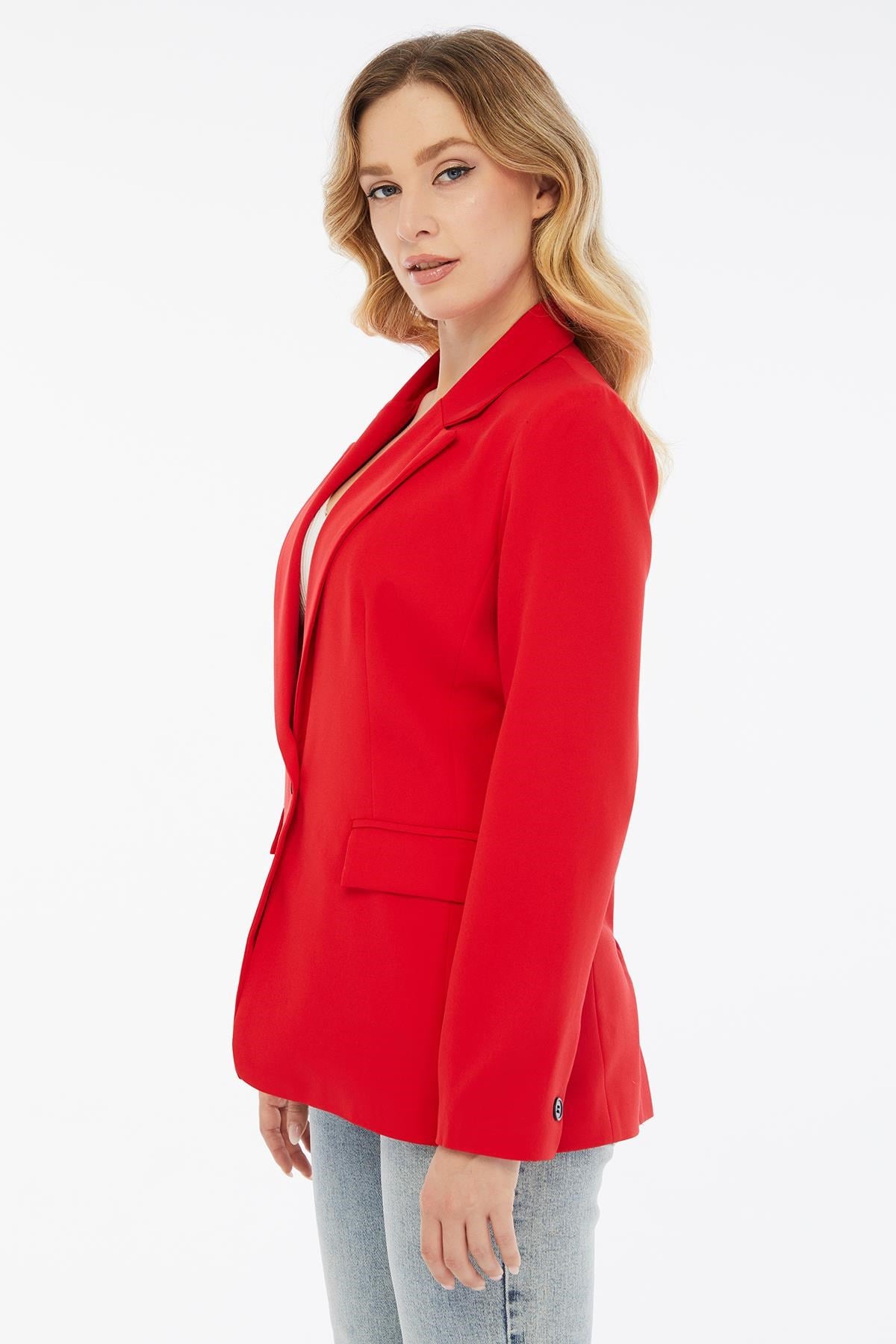 Kadın Tek Düğme Kapamalı Yırtmaç Detaylı Blazer Ceket