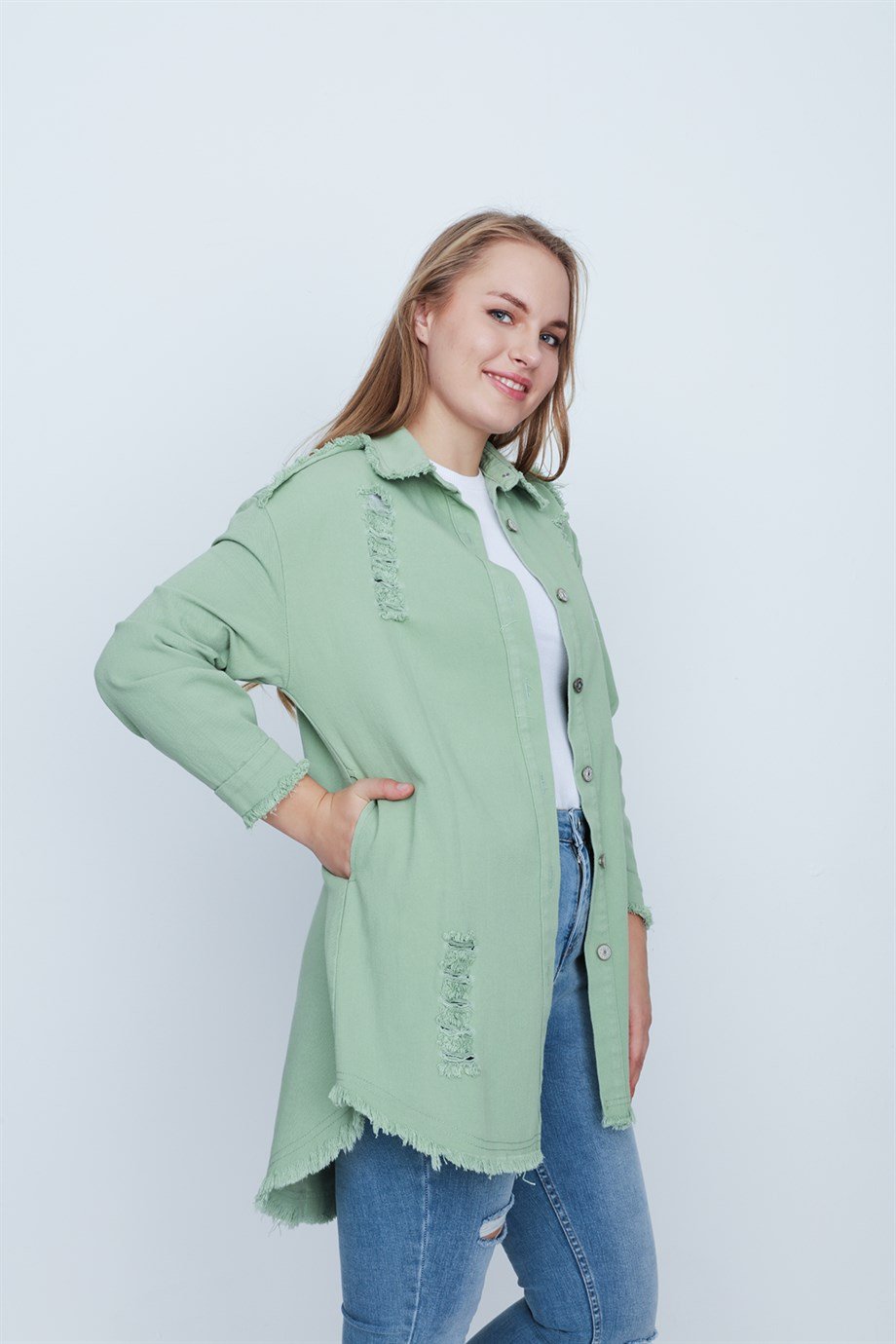 Kadın Yırtık Arkası Baskı Detaylı Uzun Denim Ceket