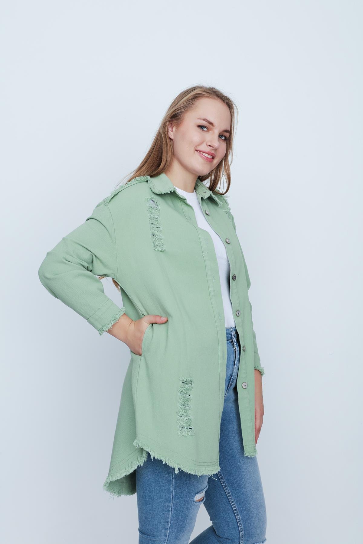Kadın Yırtık Arkası Baskı Detaylı Uzun Denim Ceket