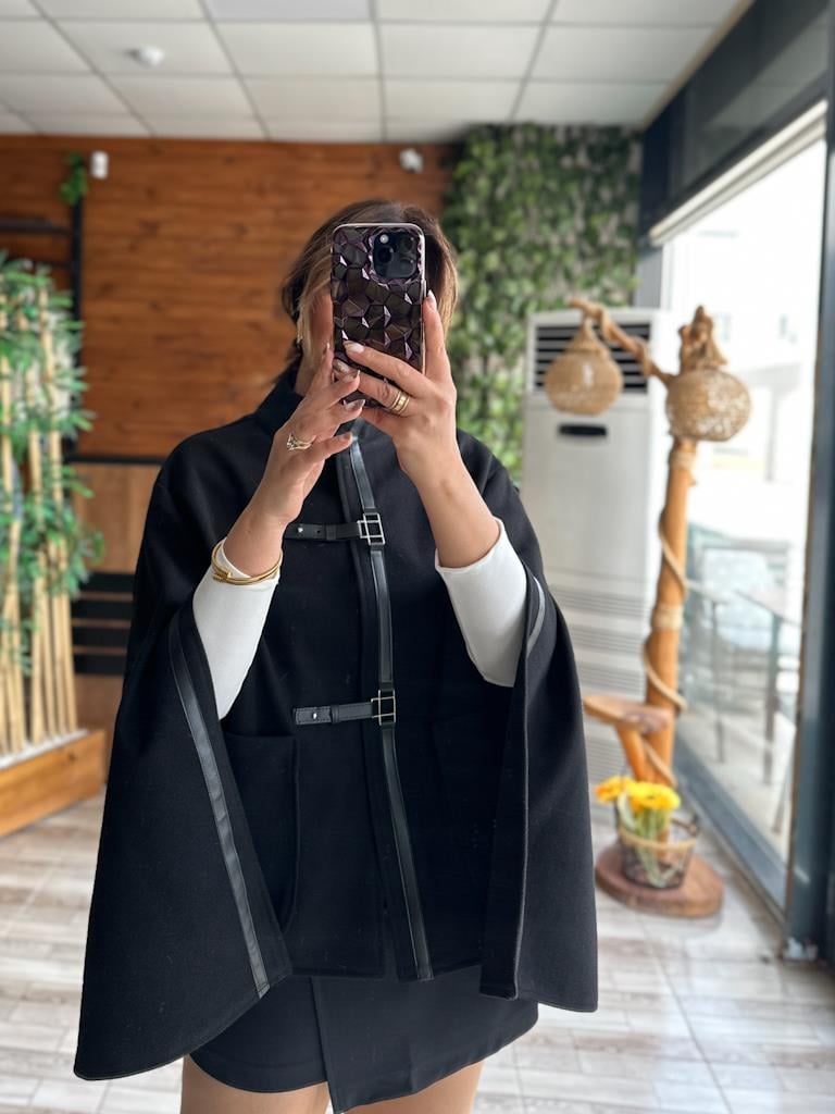 Deri Kemer Biritli ve Kol Biyeli Kaşe Panço Siyah