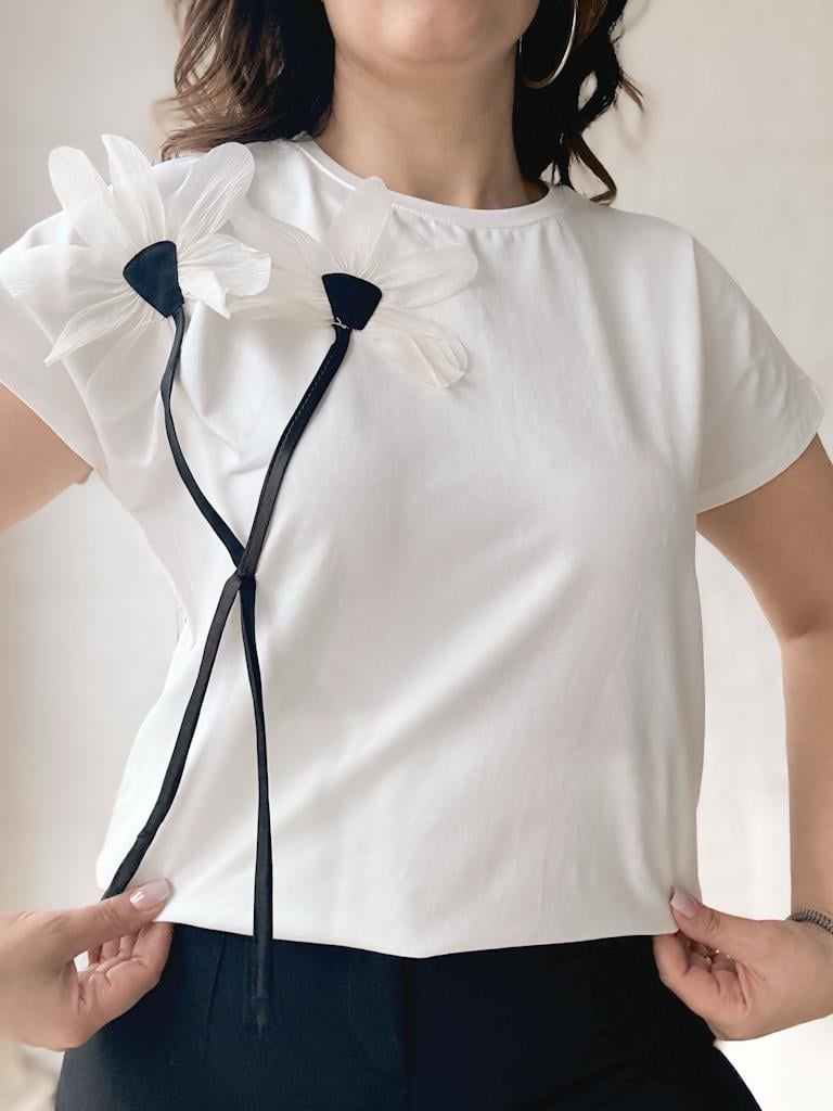 Ekru Lüks Kalite Çiçek Detaylı Basic Bluz