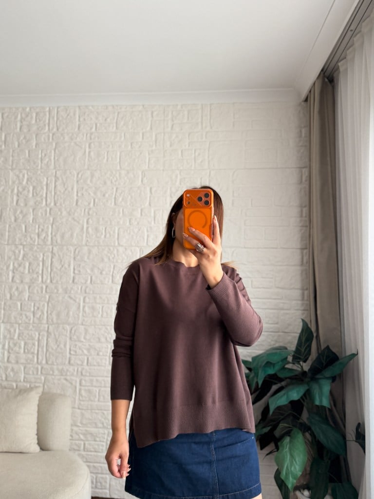 Kahverengi Yan Yırtçalı Oversize Triko Kazak