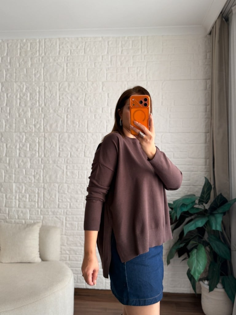 Kahverengi Yan Yırtçalı Oversize Triko Kazak