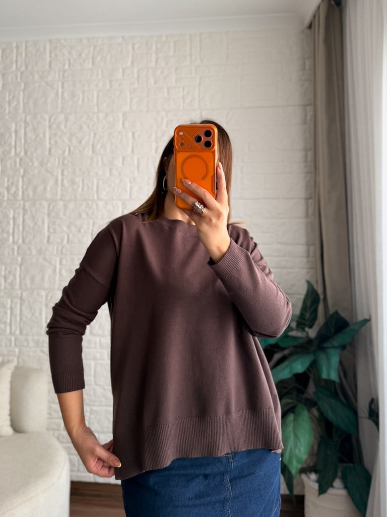 Kahverengi Yan Yırtçalı Oversize Triko Kazak