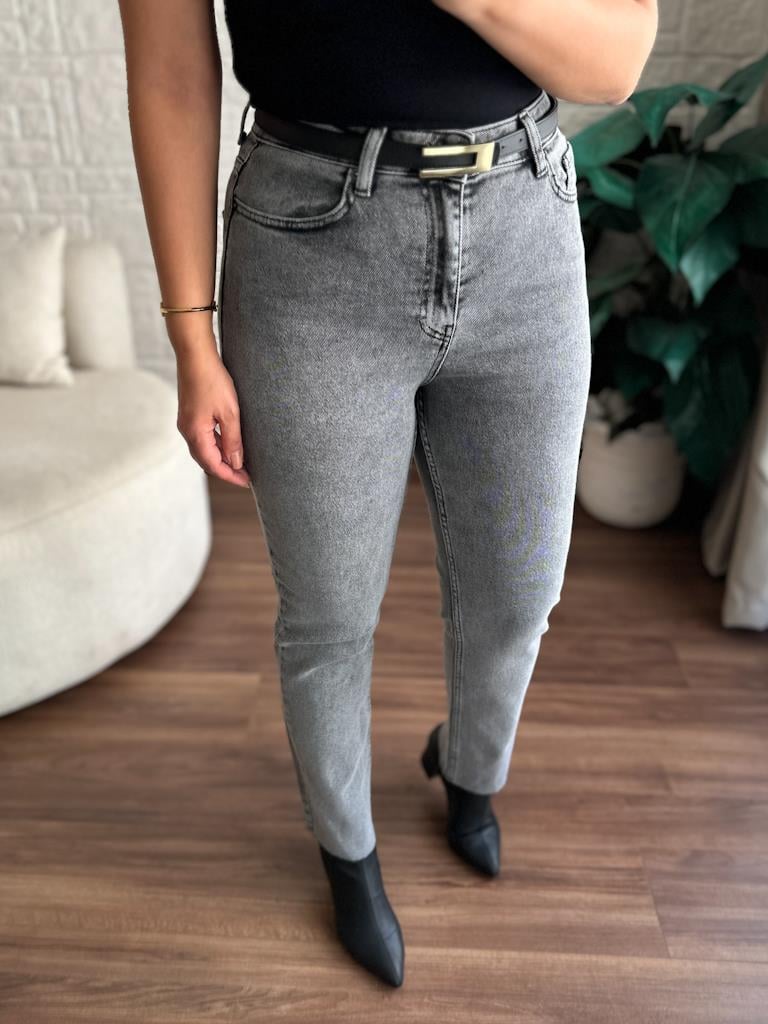 Kesik Paça Yüksek Bel Mom Fit Gri Jean