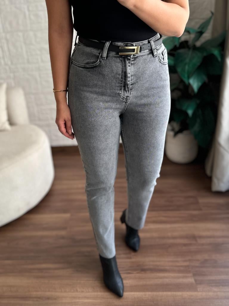 Kesik Paça Yüksek Bel Mom Fit Gri Jean