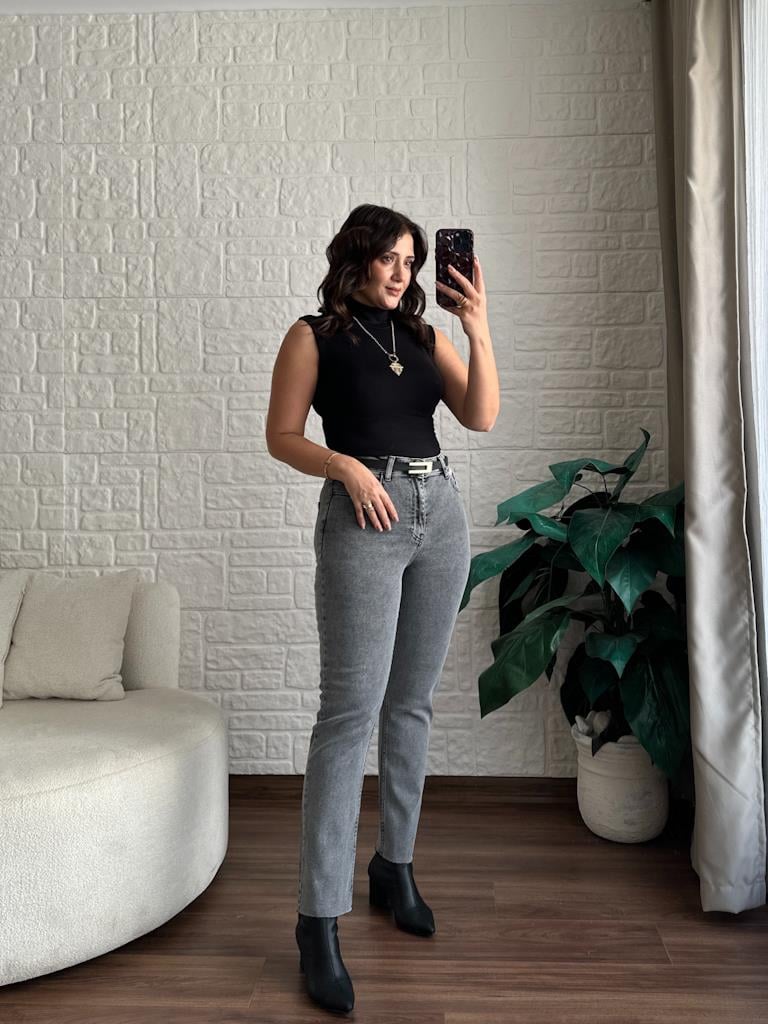 Kesik Paça Yüksek Bel Mom Fit Gri Jean