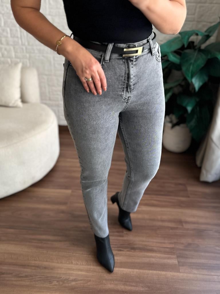 Kesik Paça Yüksek Bel Mom Fit Gri Jean