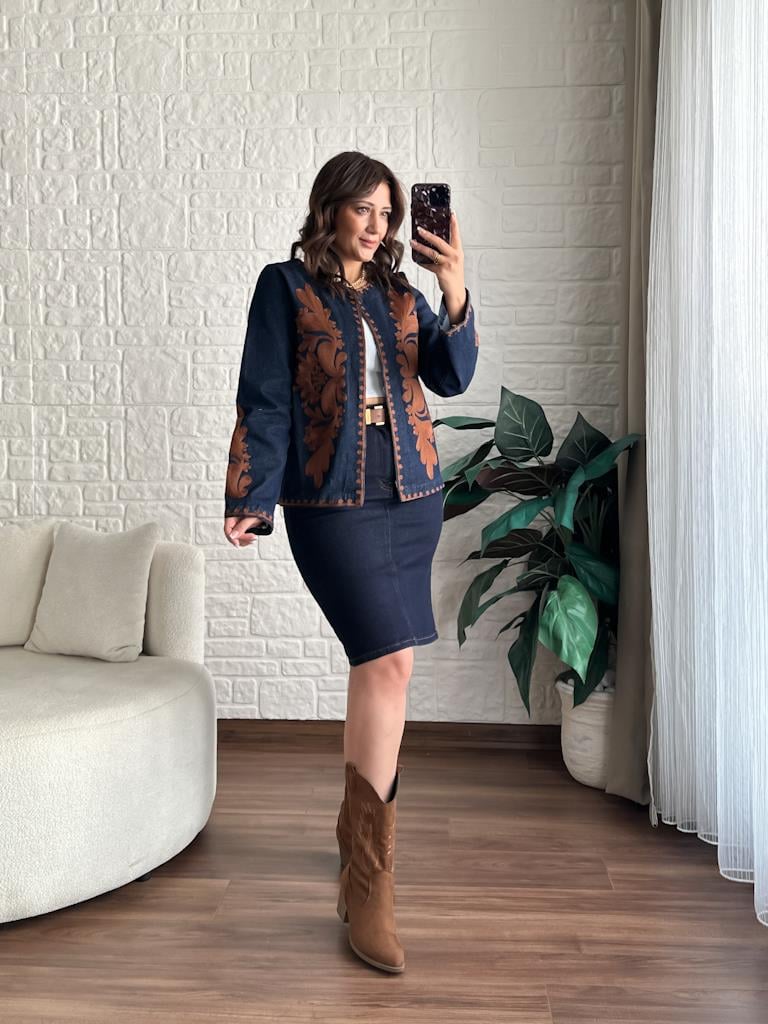 Koyu Lacivert Süzene Nakış İşlemeli Jean Ceket
