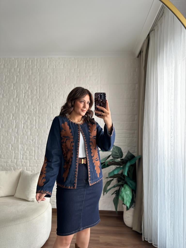 Koyu Lacivert Süzene Nakış İşlemeli Jean Ceket