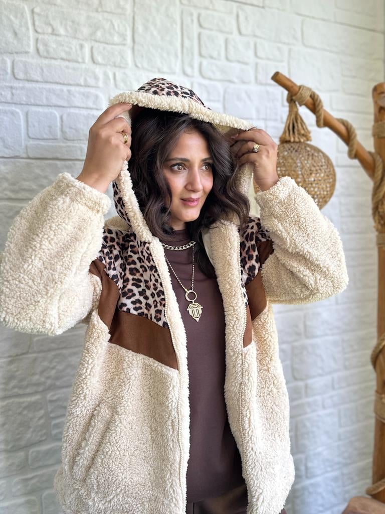 Leopar Kapitone Garnili Kapüşonlu Astarlı Pelüş Mont