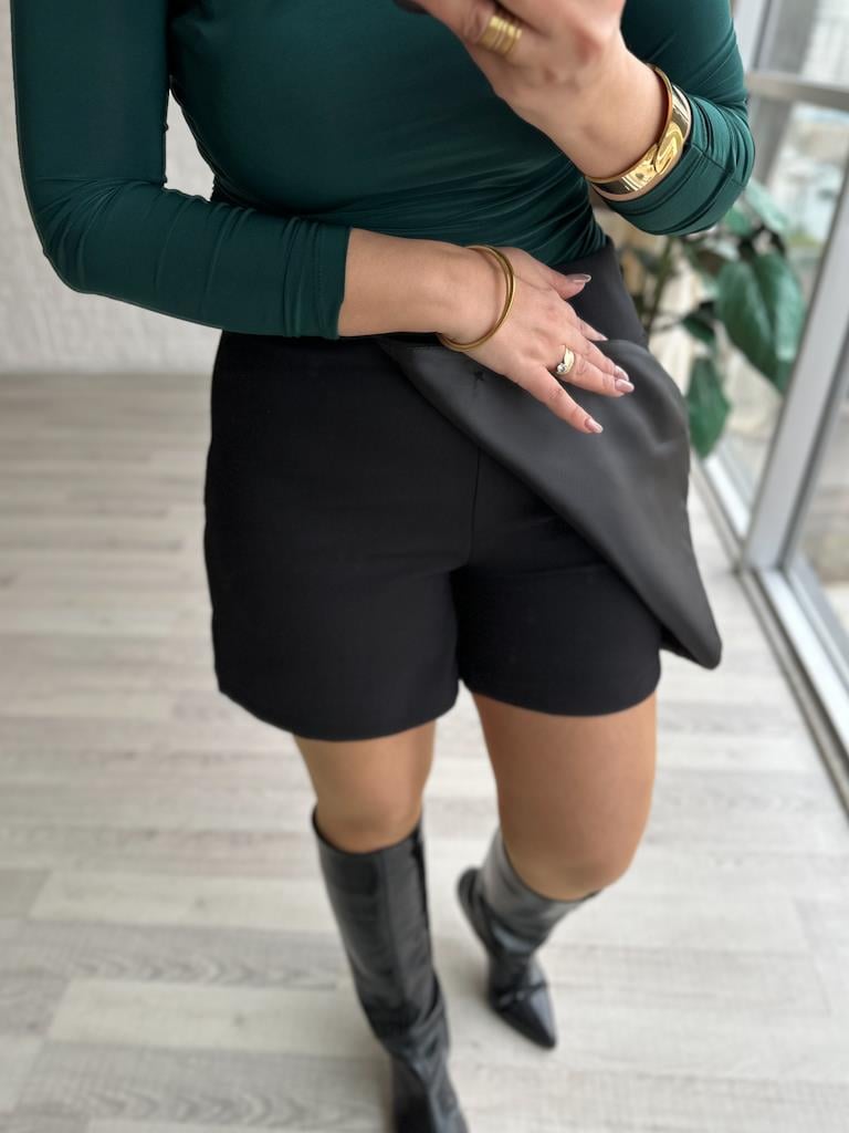 Marka Model Gold Düğmeli Şort Etek Siyah