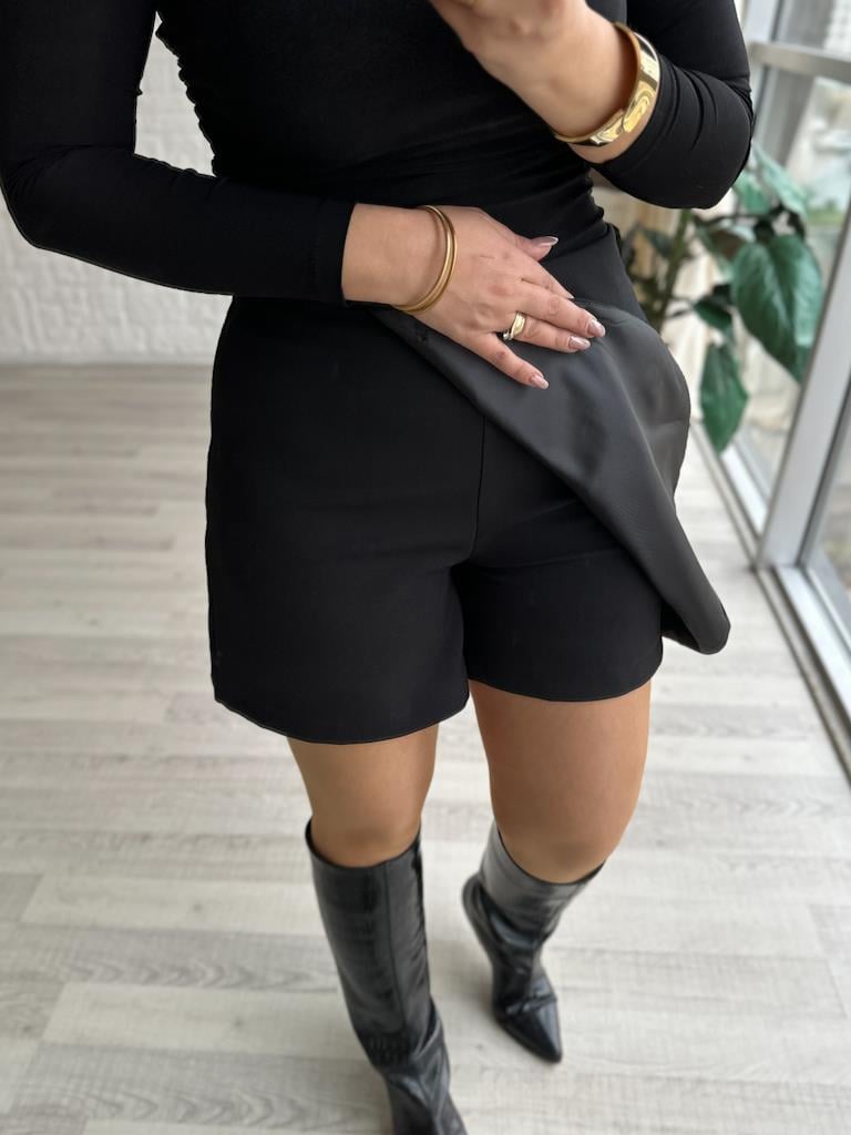 Marka Model Gold Düğmeli Şort Etek Siyah