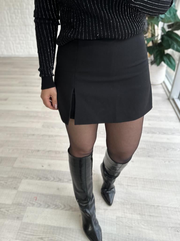 Marka Model Gold Düğmeli Şort Etek Siyah