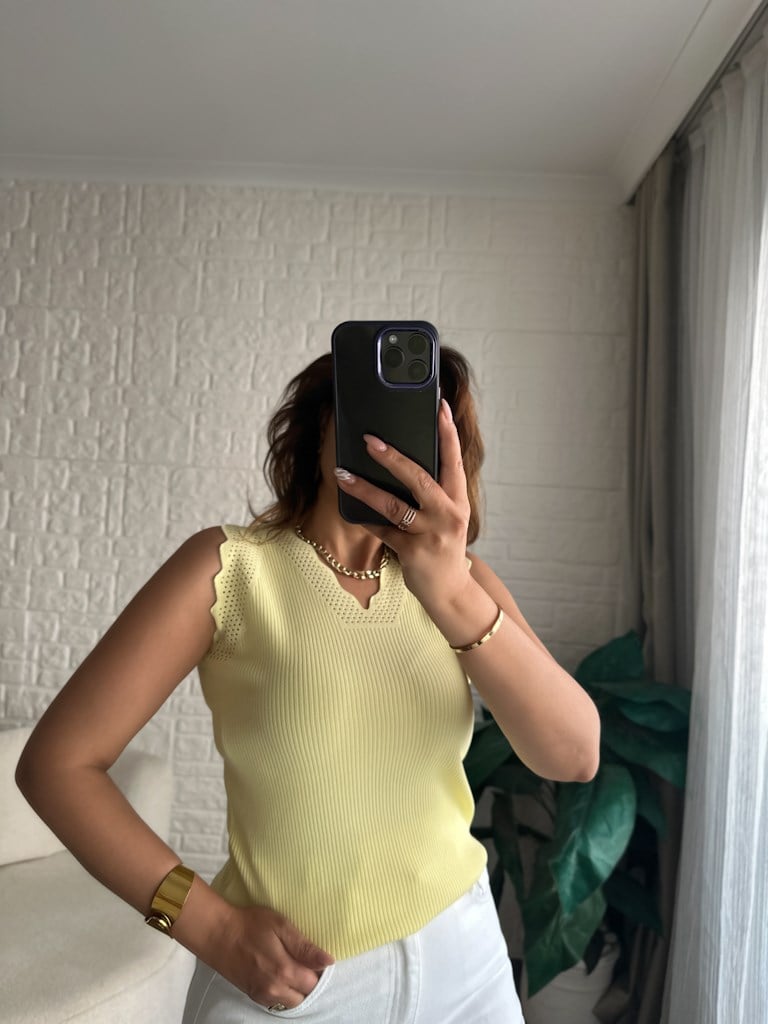 Merdiven Yaka Ajur Desenli Full Likralı Triko Bluz Sarı