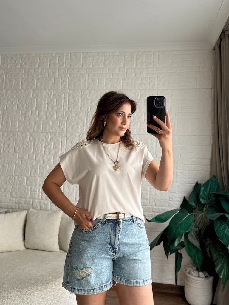 Omuz Çiçek Nakış Detaylı Premium Bluz Bej