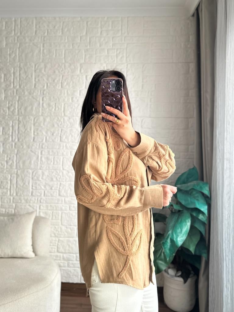 Önü Yaprak Panç Nakışli Müslin Gömlek Koyu Camel