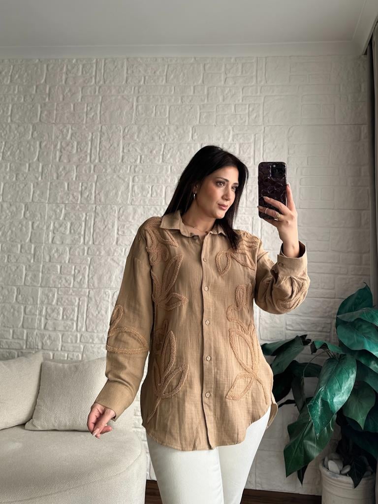Önü Yaprak Panç Nakışli Müslin Gömlek Koyu Camel